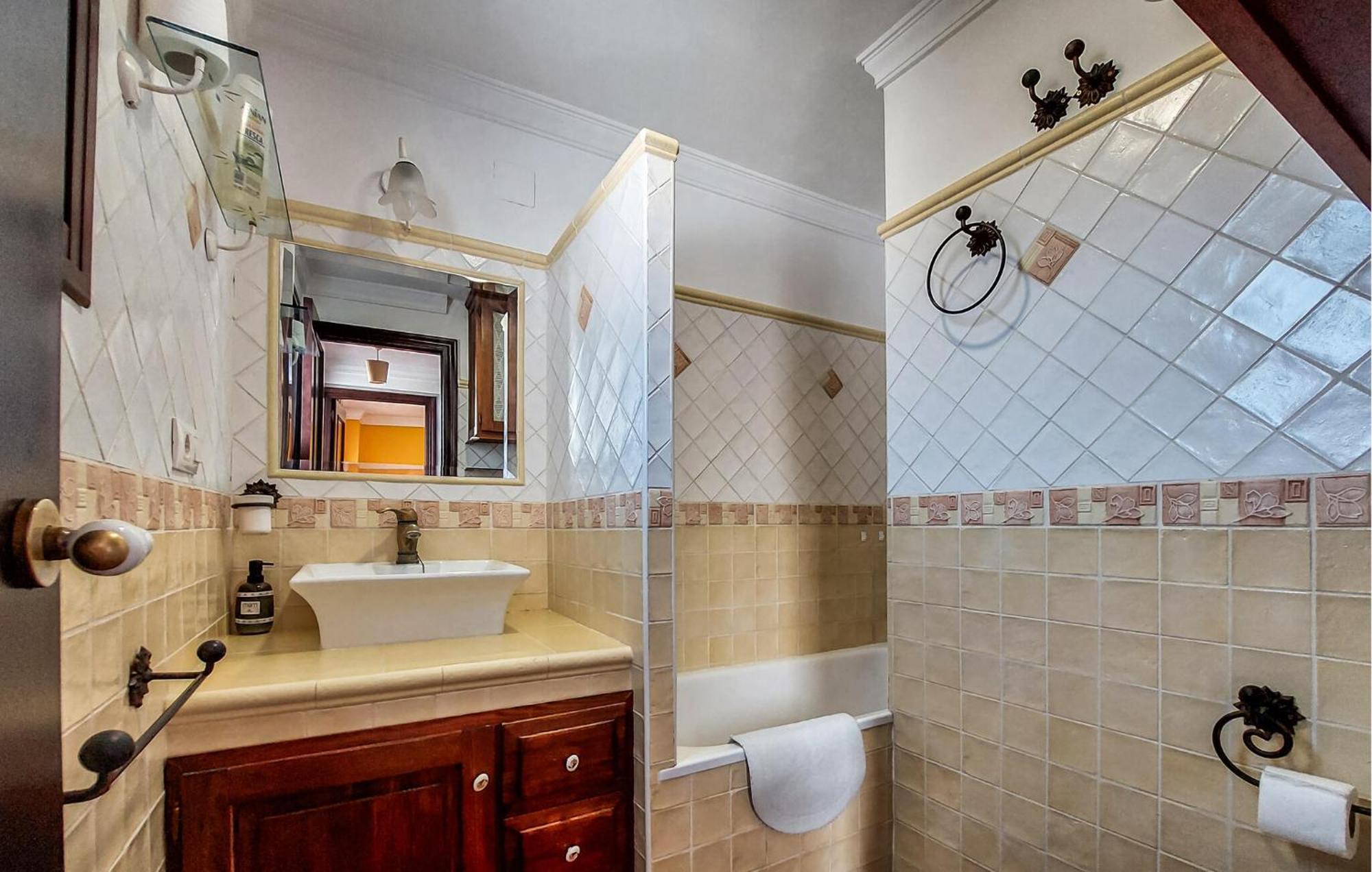 2 Bedroom Cozy Home In グラサレマ エクステリア 写真