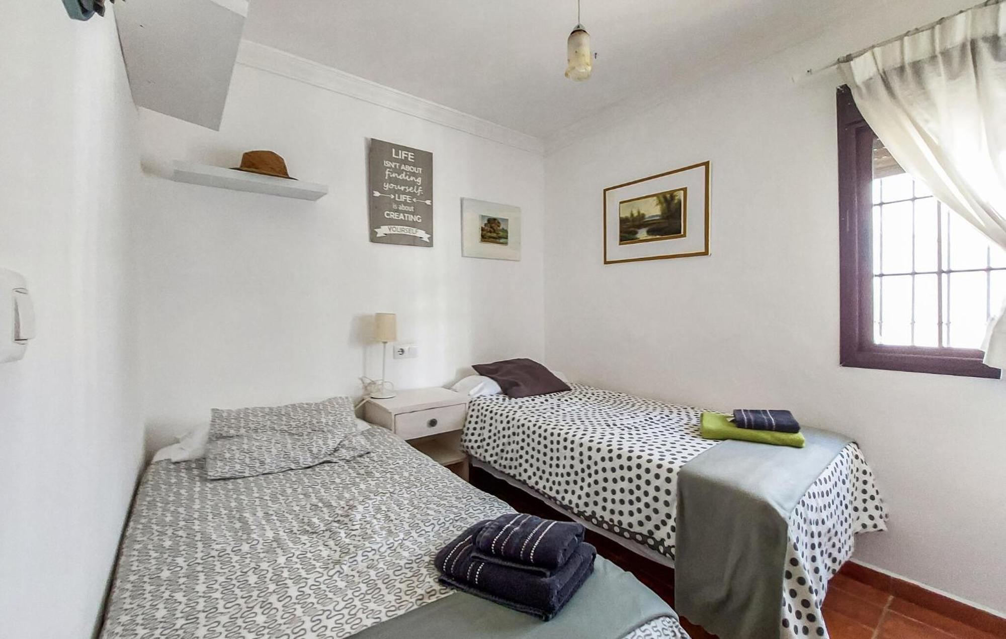 2 Bedroom Cozy Home In グラサレマ エクステリア 写真